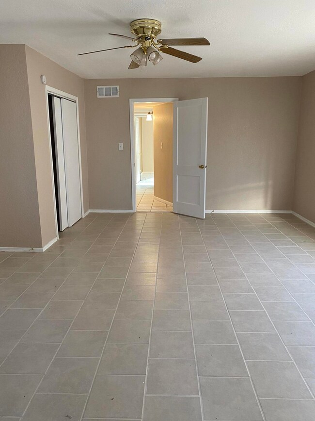 7619 Hacienda Ave, El Paso, TX 79915 - photo 6