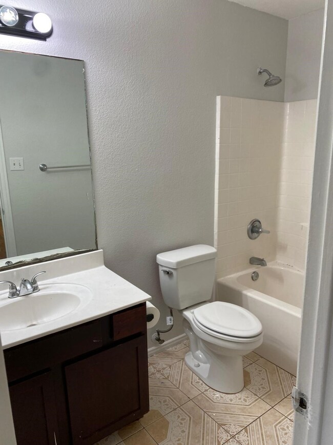 1334 Falcon Dr, Grand Prairie, TX 75051 - photo 7