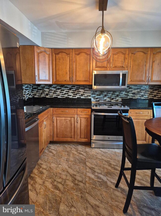 8273 Londonderry Ct, Laurel, MD 20707 - photo 3