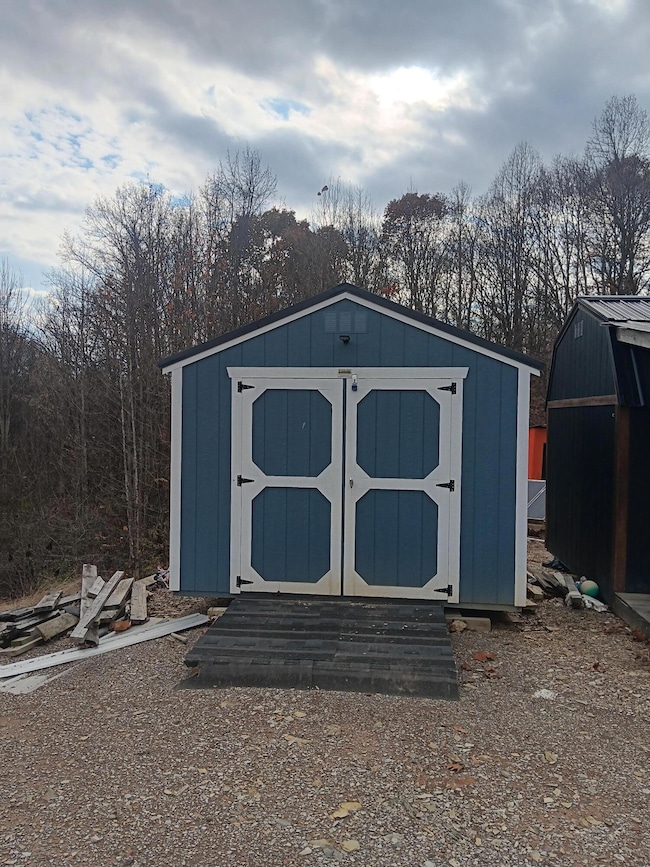 182 Kings Cemetery Rd, Irvine, KY 40336 - photo 5