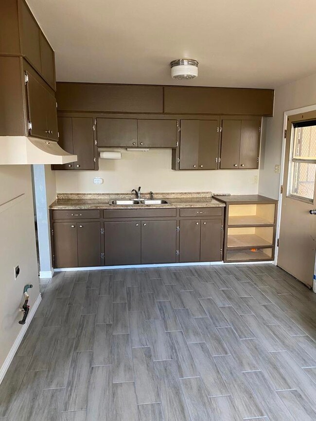 3020 Mckinley Ave, El Paso, TX 79930 - photo 6