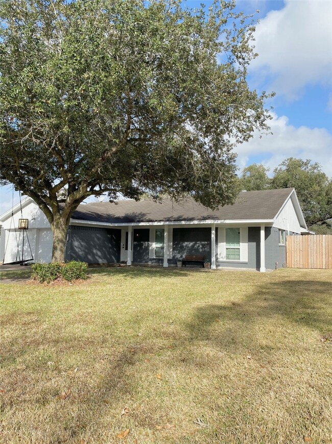 2712 Perry Ln, Alvin, TX 77511 - photo 2