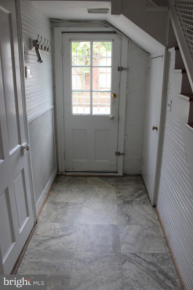205 S Columbus St, Alexandria, VA 22314 - photo 3