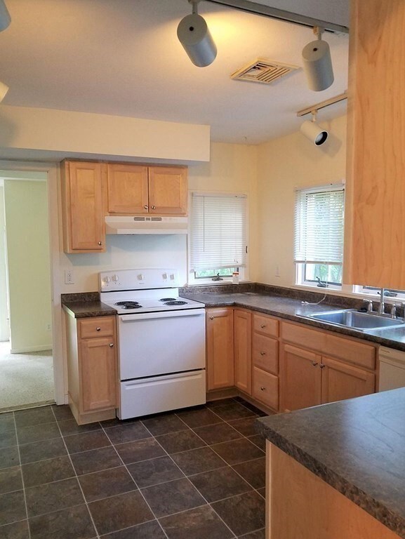 2 Amity Place, Amherst, MA 01002 - photo 6