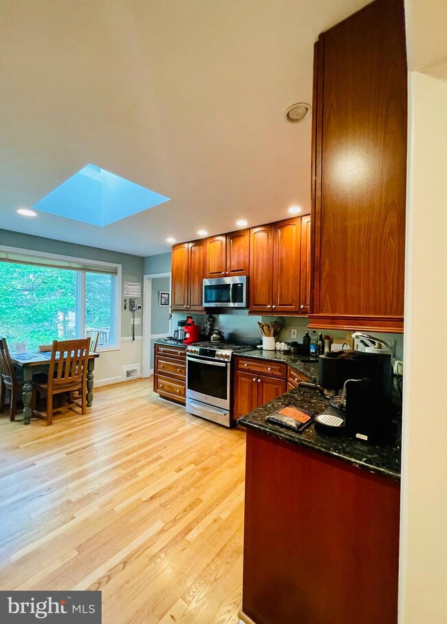 300 W Columbia St, Falls Church, VA 22046 - photo 6