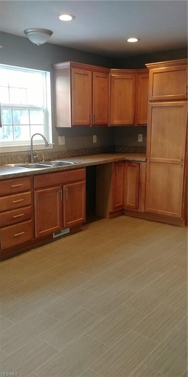 Beautiful laminate floor thru Kitchen and Steps an