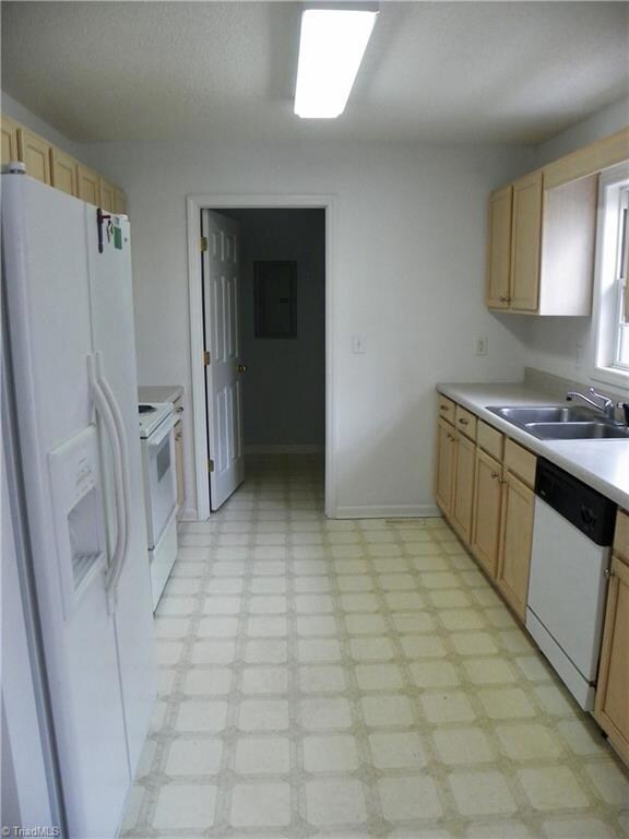 3631 Southpark Dr, High Point, NC 27263 - photo 7