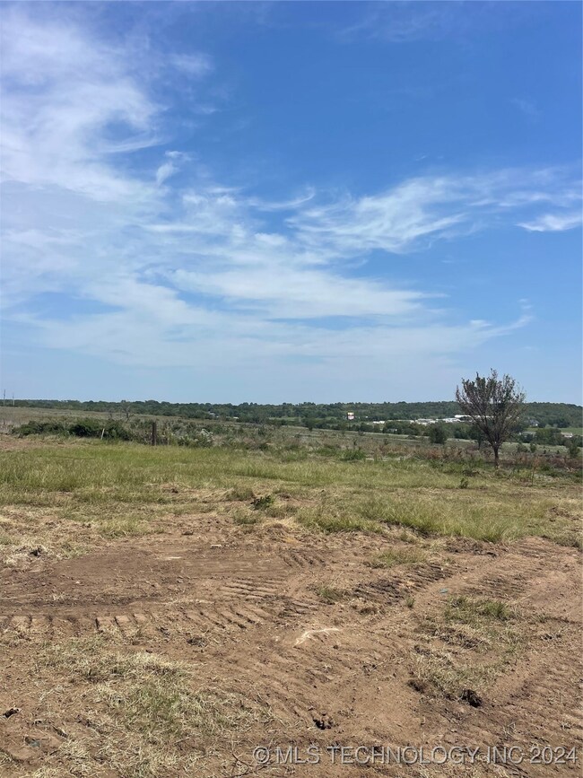 0 W Conifer Rd unit 2431965, Henryetta, OK 74437 - photo 2