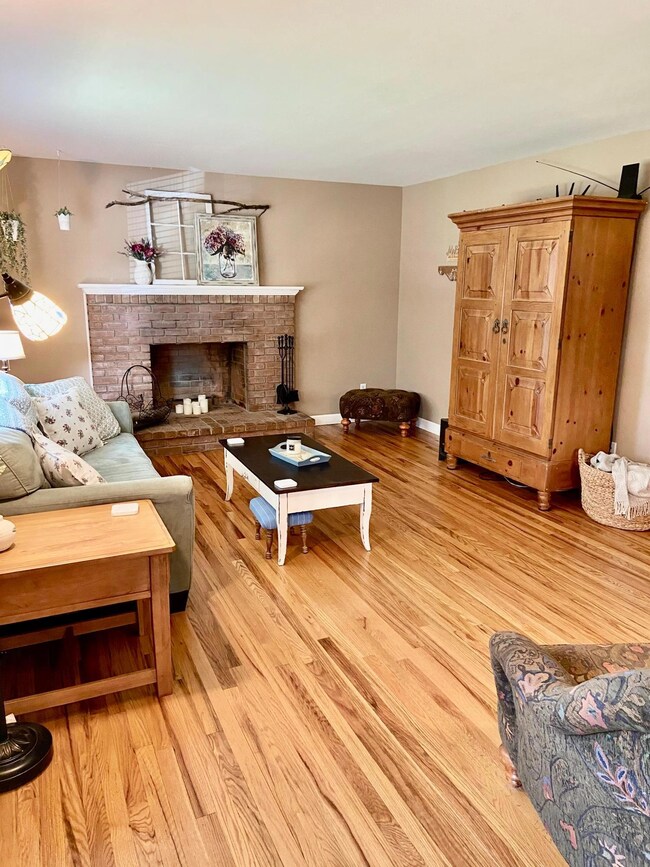 1312 Gumwood Dr, Columbus, OH 43229 - photo 5