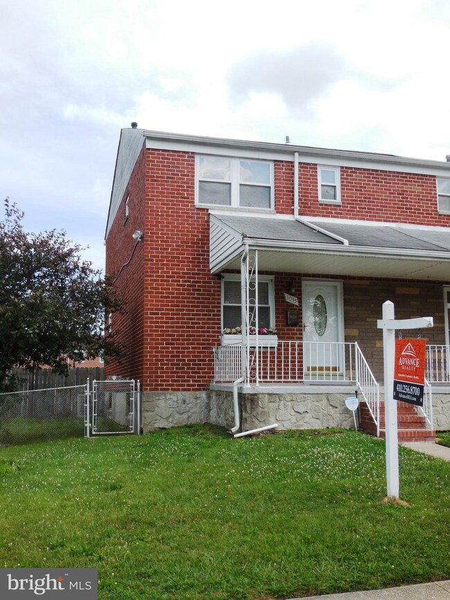 1035 Foxwood Ln, Essex, MD 21221 - photo 2