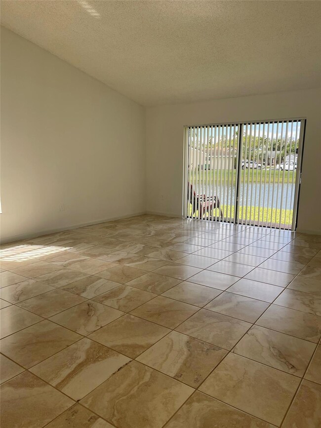 13761 Newport Manor, Davie, FL 33325 - photo 4