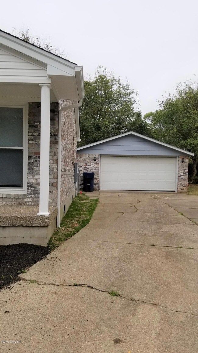 6908 Roseborough Ct, Louisville, KY 40228 - photo 3