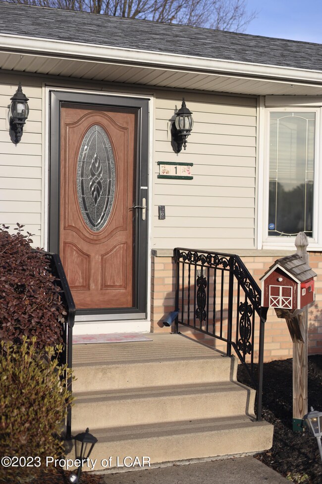 1 Stock Ave, Kingston, PA 18704 - photo 2