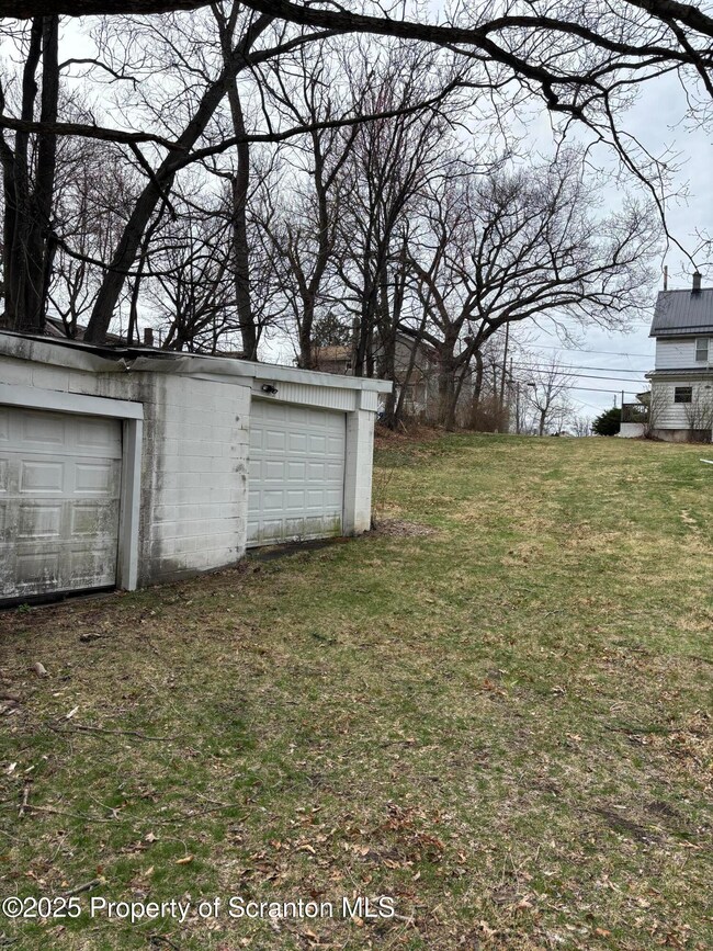 529 Spring St, Scranton, PA 18507 - photo 4