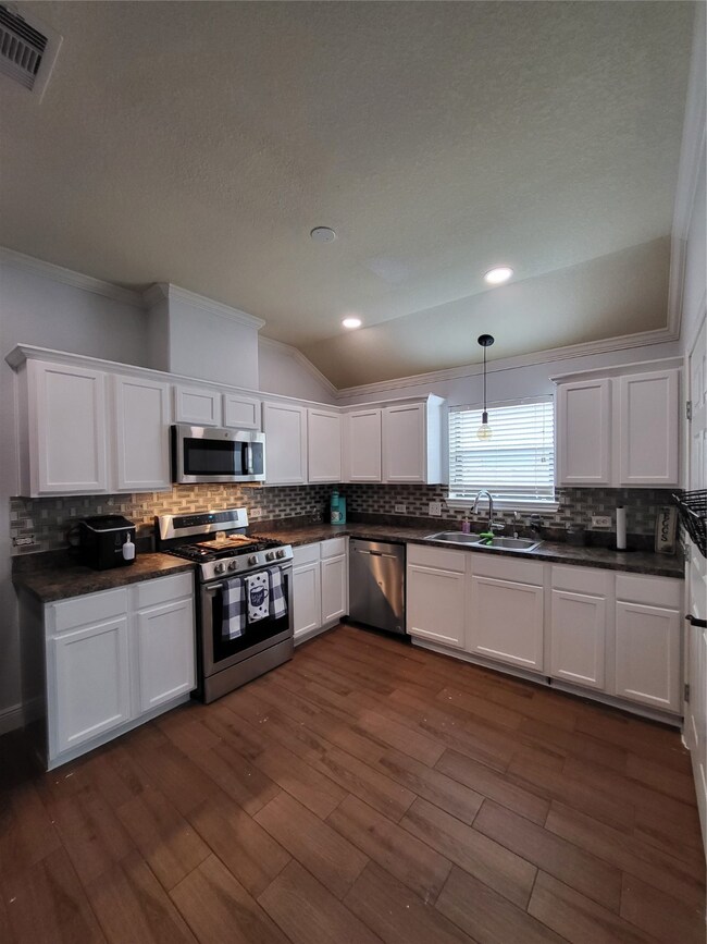 420 De Coster Blvd, Alvin, TX 77511 - photo 2