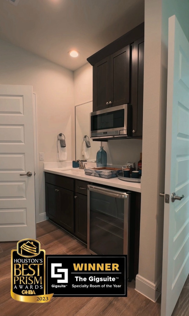 2708 Grand Fountains Dr unit D, Houston, TX 77054 - photo 3