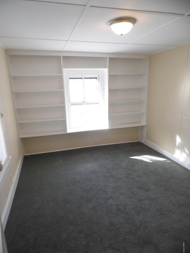 107 E Ann Apt 2 St, Milford, PA 18337 - photo 4