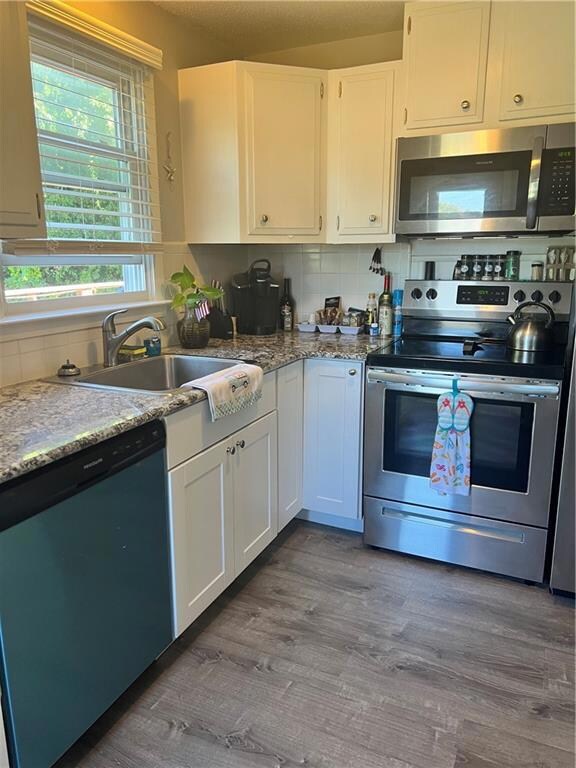 Remodeled Kitchen w/ Granite Countertops