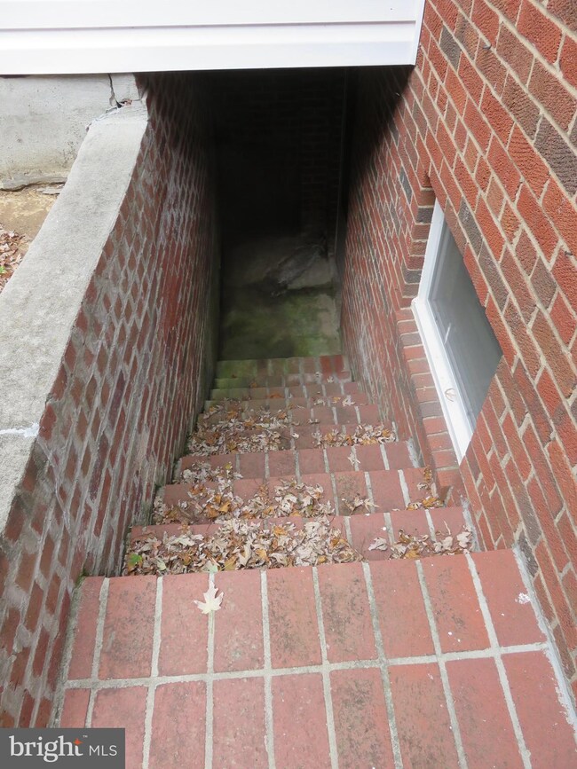 102 W Taylor Run Pkwy, Alexandria, VA 22314 - photo 4