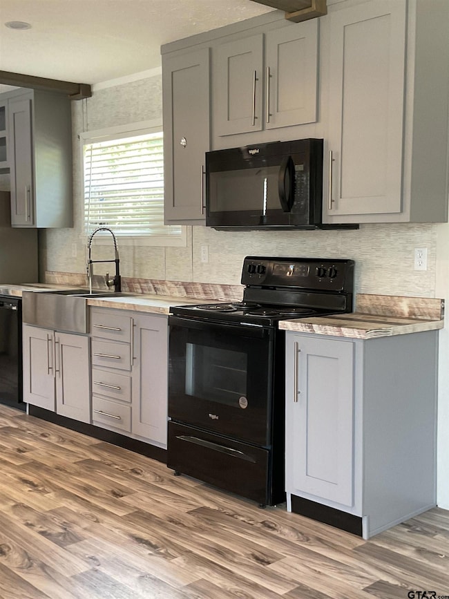 310 Randall Ave, Jefferson, TX 75657 - photo 3