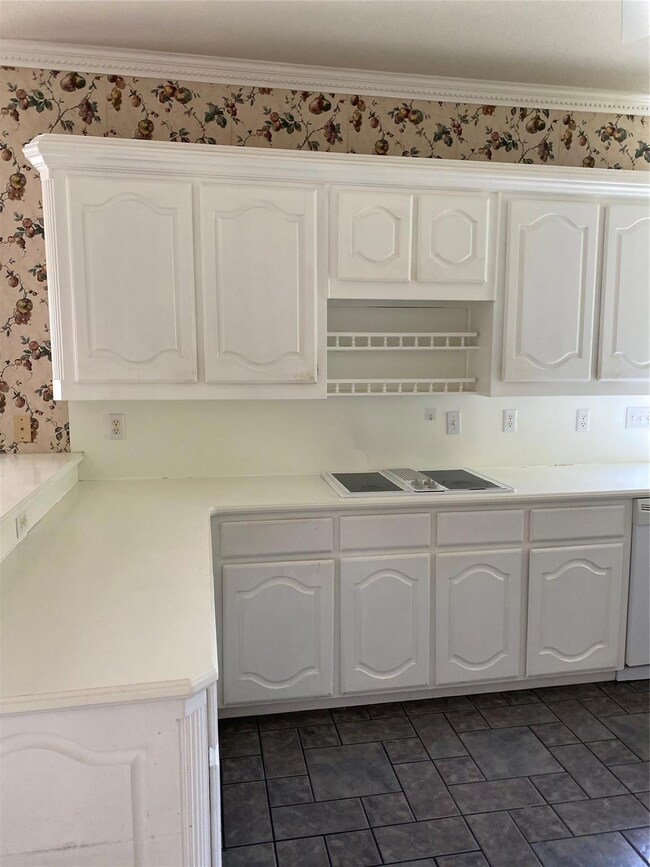 1061 White Bluff Dr, Whitney, TX 76692 - photo 4