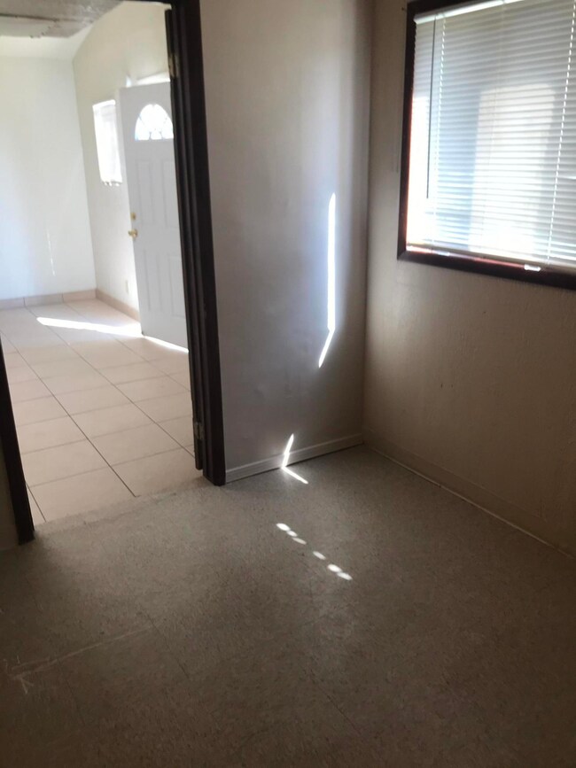 7853 West Dr unit B, El Paso, TX 79915 - photo 4