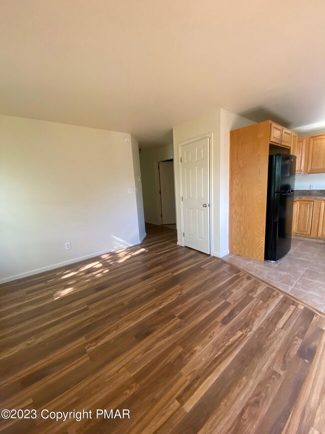 12 N 4th St, Stroudsburg, PA 18360 - photo 3