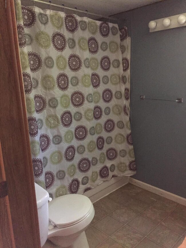 142 Wilburne Dr. bathroom