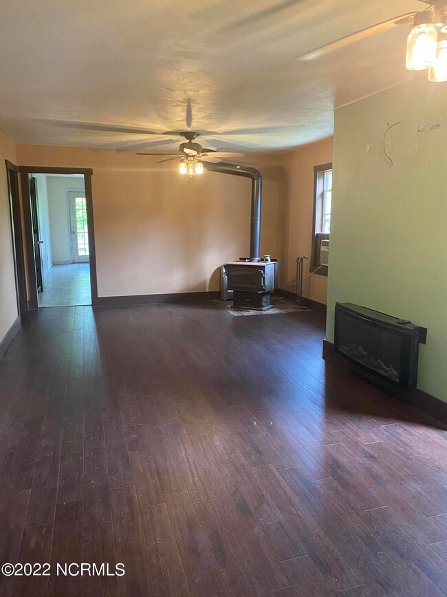 1266 Wolf Swamp Rd, Jacksonville, NC 28546 - photo 2