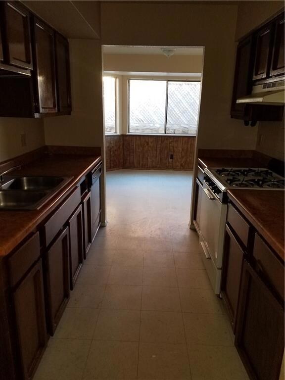 11321 Jack Cupit Ln, El Paso, TX 79936 - photo 4