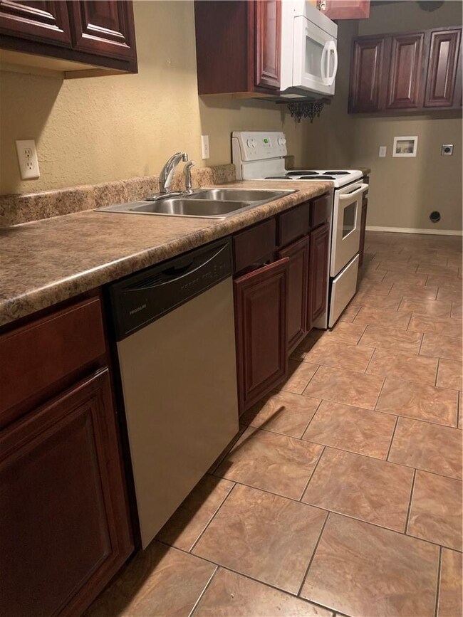 229 Carrigan Rd unit A, Elkins, AR 72727 - photo 2