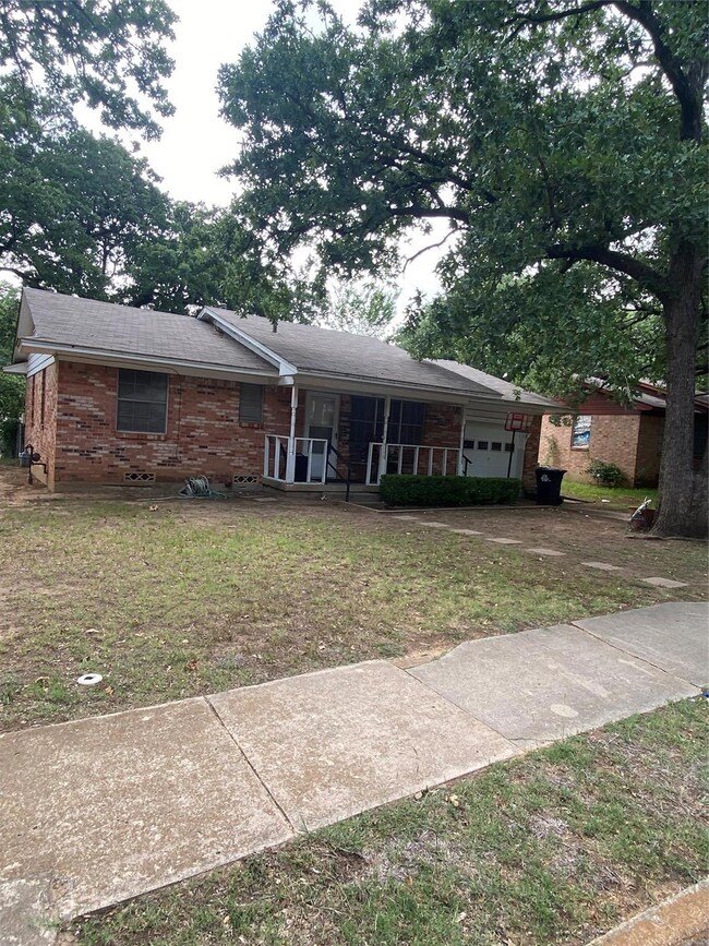 2118 Mercedes Rd, Denton, TX 76205 - photo 2