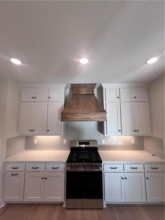 Custom cabinets, under cabinet lighting