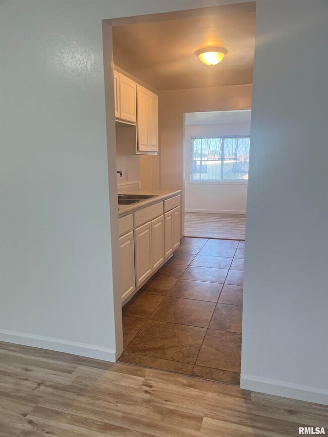 7308 N Pine St, Davenport, IA 52806 - photo 5