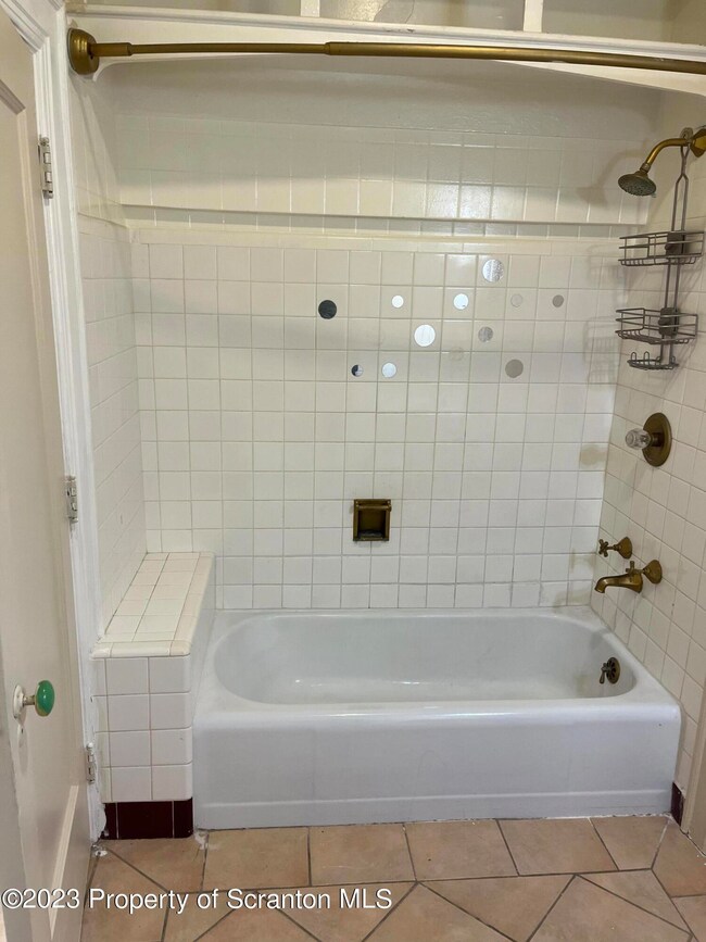 85 Main St unit 1 Front, Olyphant, PA 18447 - photo 7