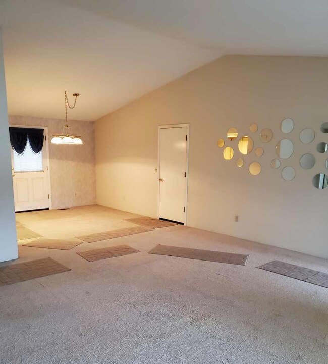 1527 NW Thompson Way, Grants Pass, OR 97526 - photo 6