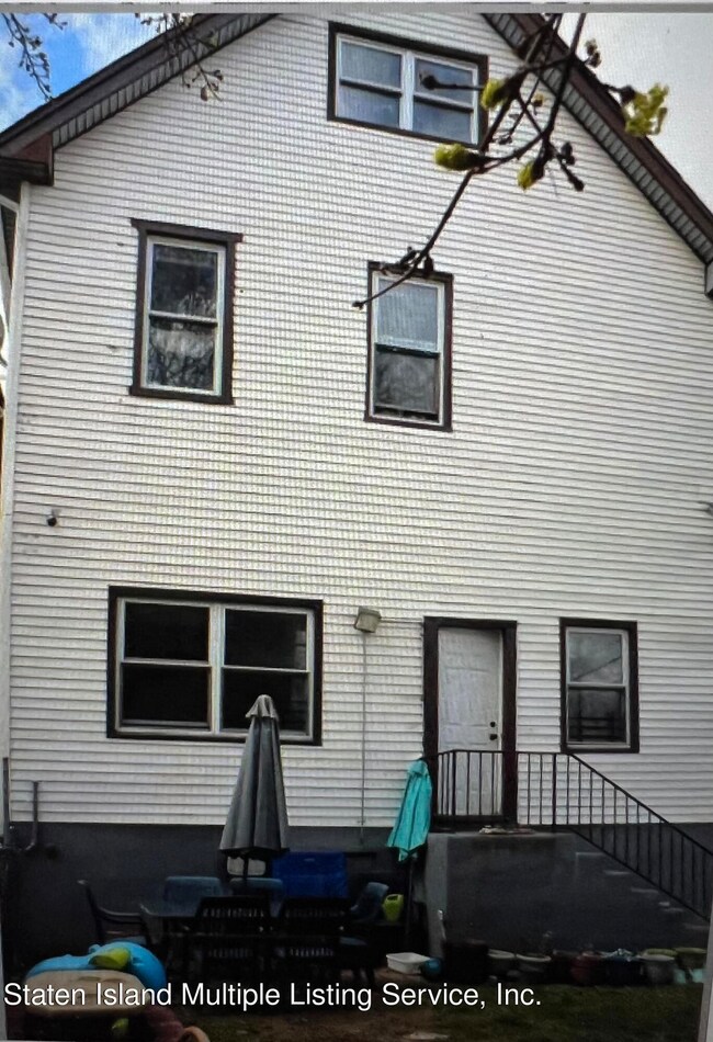 933 van Duzer St, Staten Island, NY 10304 - photo 2