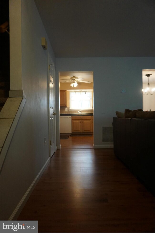 2863 Madeira Ct unit 13, Woodbridge, VA 22192 - photo 2