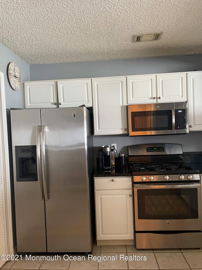 14 Phoenix Ct unit 108, Tinton Falls, NJ 07712 - photo 3