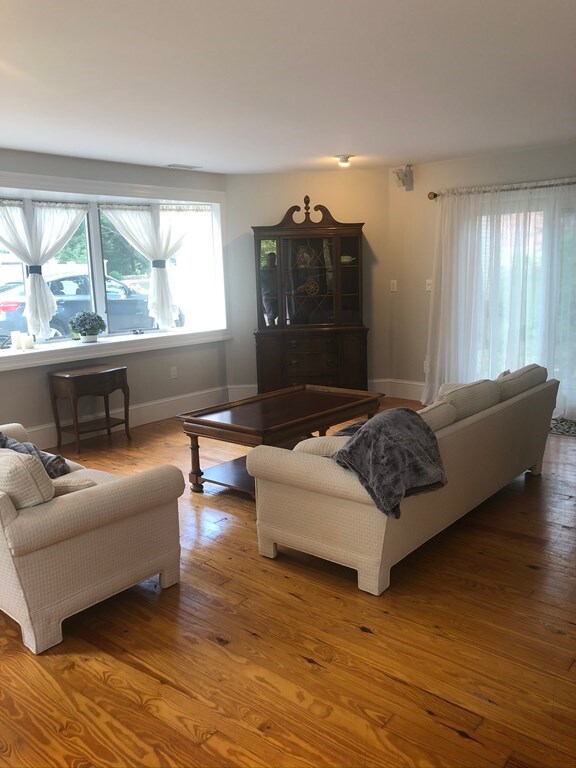 10 Wellesley Ave, Wellesley, MA 02482 - photo 4