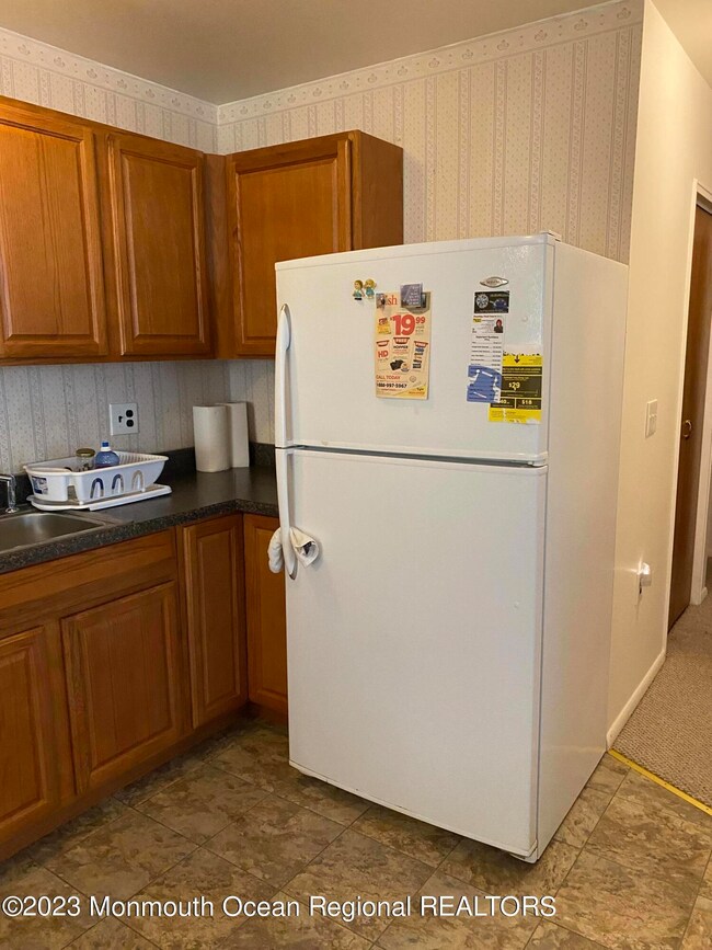 21 Crestwood Pkwy, Whiting, NJ 08759 - photo 6