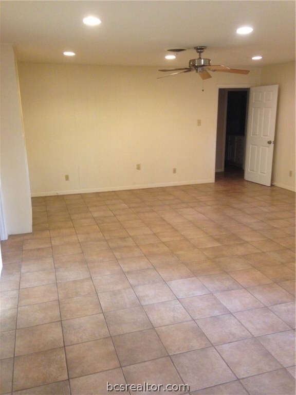 1501 Laura Ln unit CS, College Station, TX 77840 - photo 5