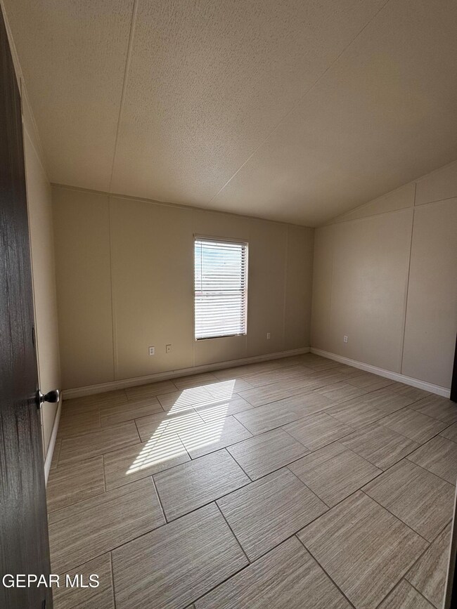 2 bedroom 1 b ath room 2