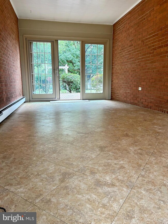 17527 Woodlawn Dr, Hagerstown, MD 21740 - photo 5