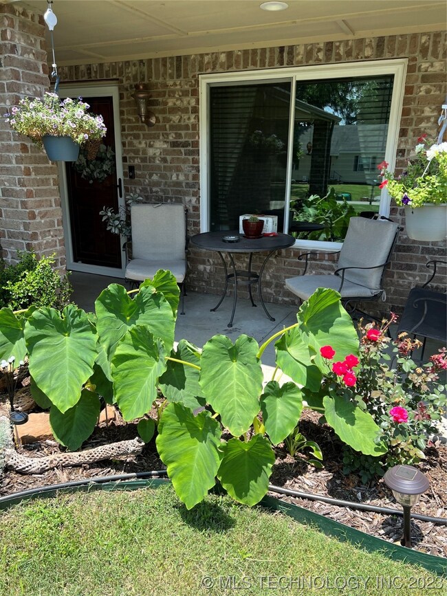 LANDSCAPED FRONT