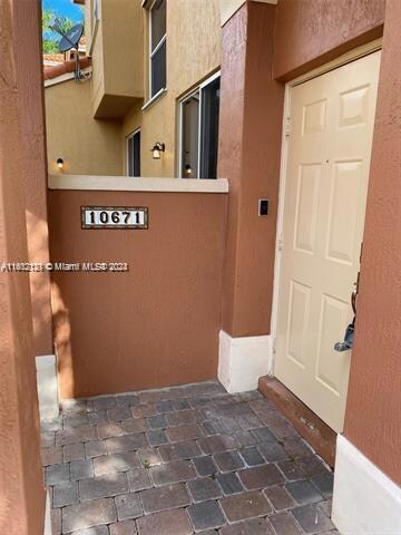 10671 SW 7th St, Pembroke Pines, FL 33025 - photo 2