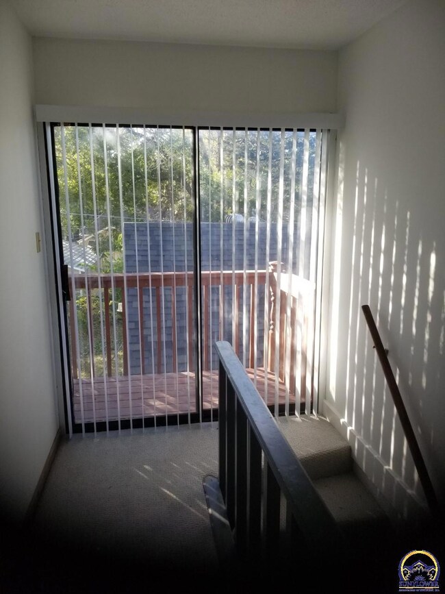 921 SW Plass Ave, Topeka, KS 66606 - photo 5