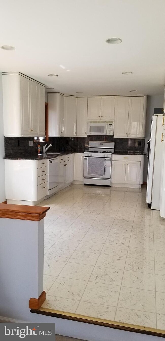 29 Brookwood Dr, Voorhees, NJ 08043 - photo 2