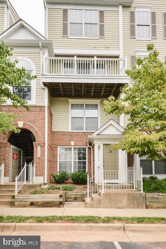 46934 Courtyard Square unit 301, Sterling, VA 20164 - photo 4