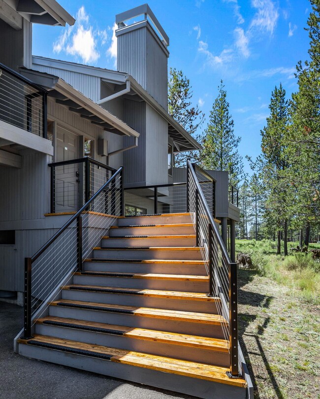 57723 Cherrywood Ln unit 2, Bend, OR 97707 - photo 3